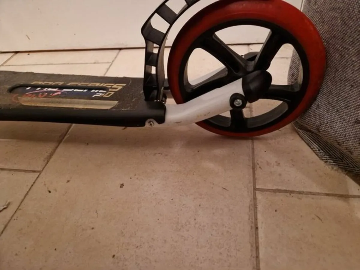 Kickstart Scooter with Colour Lights Fitted - Image 3