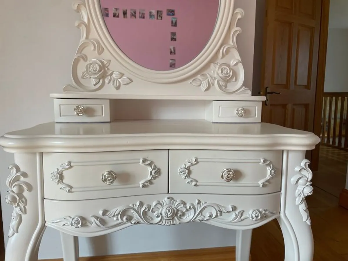 Bedroom dresser with chair - Image 2