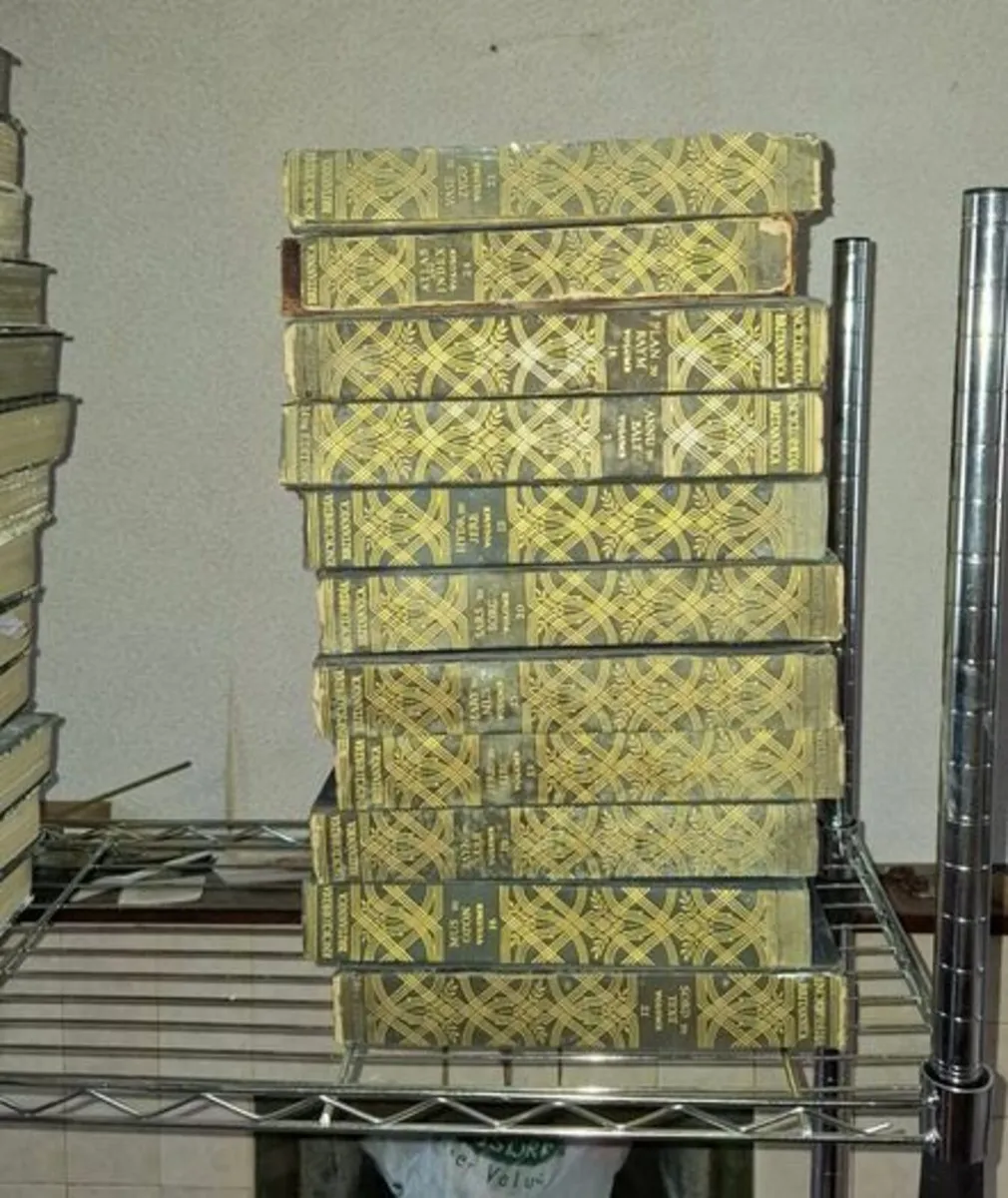 Britannica Encyclopedias full set - Image 2