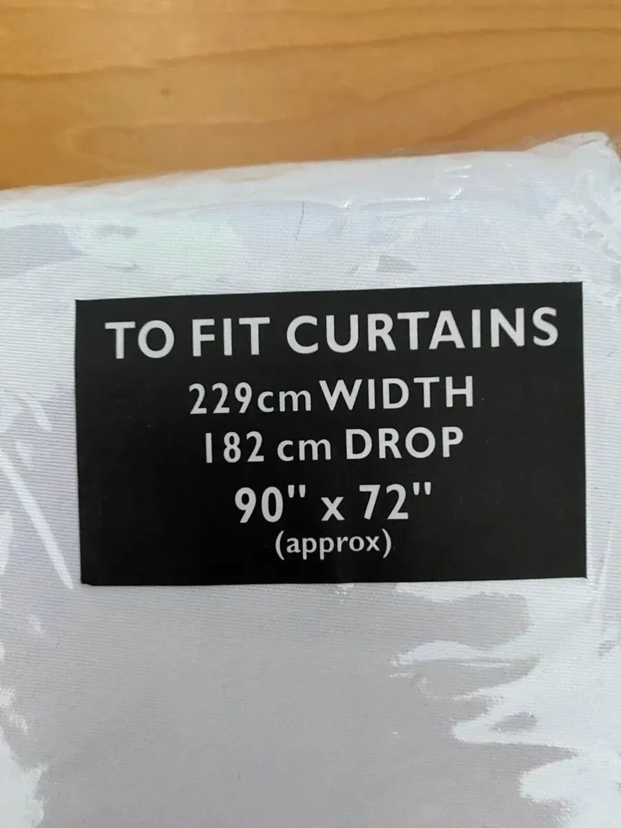 BRAND NEW Thermal Blackout Curtain Lining 90x72 - Image 2