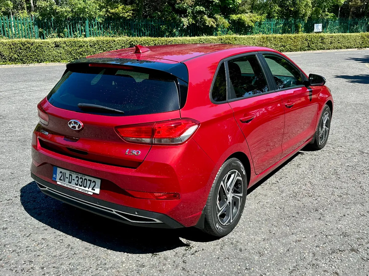 Hyundai i30 Deluxe 2021 - Image 4