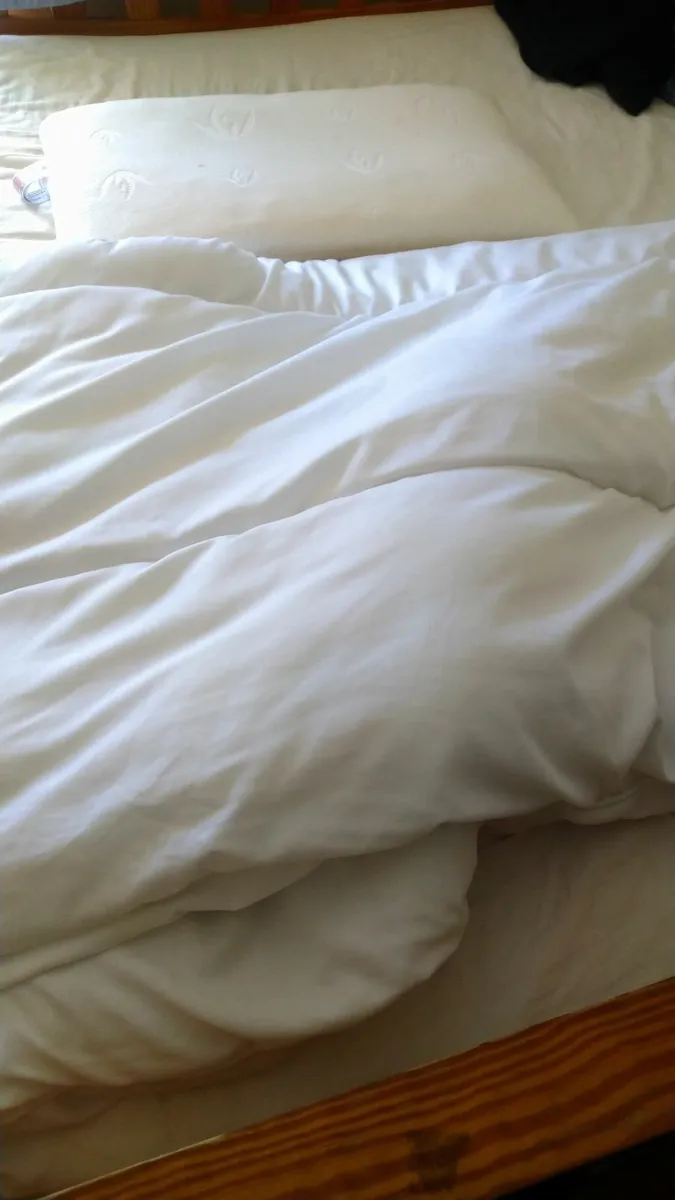 Bed-set (pillow and blanket)