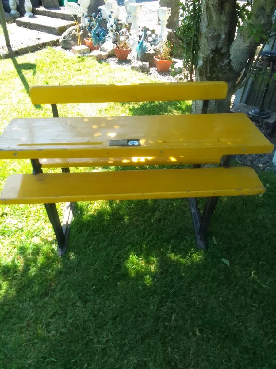 School desk - Image 1