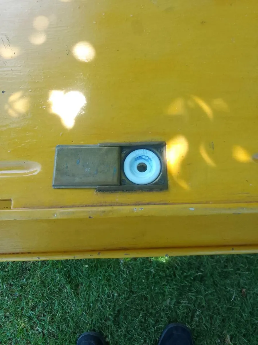 School desk - Image 3