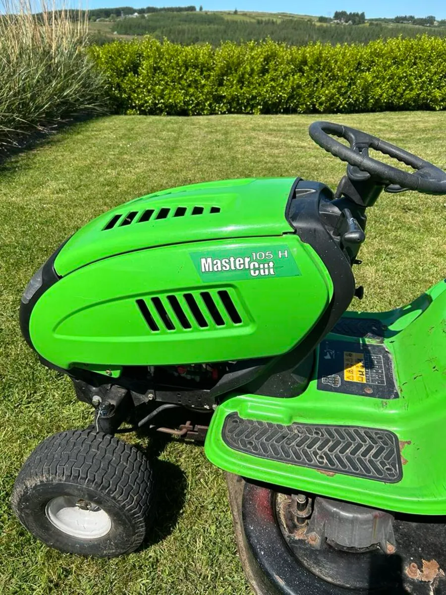 Ride on Lawnmower - Image 1