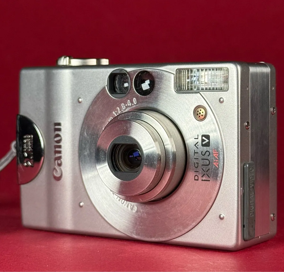 Canon IXUS V 2.1MP Compact Digital Camera - Image 2