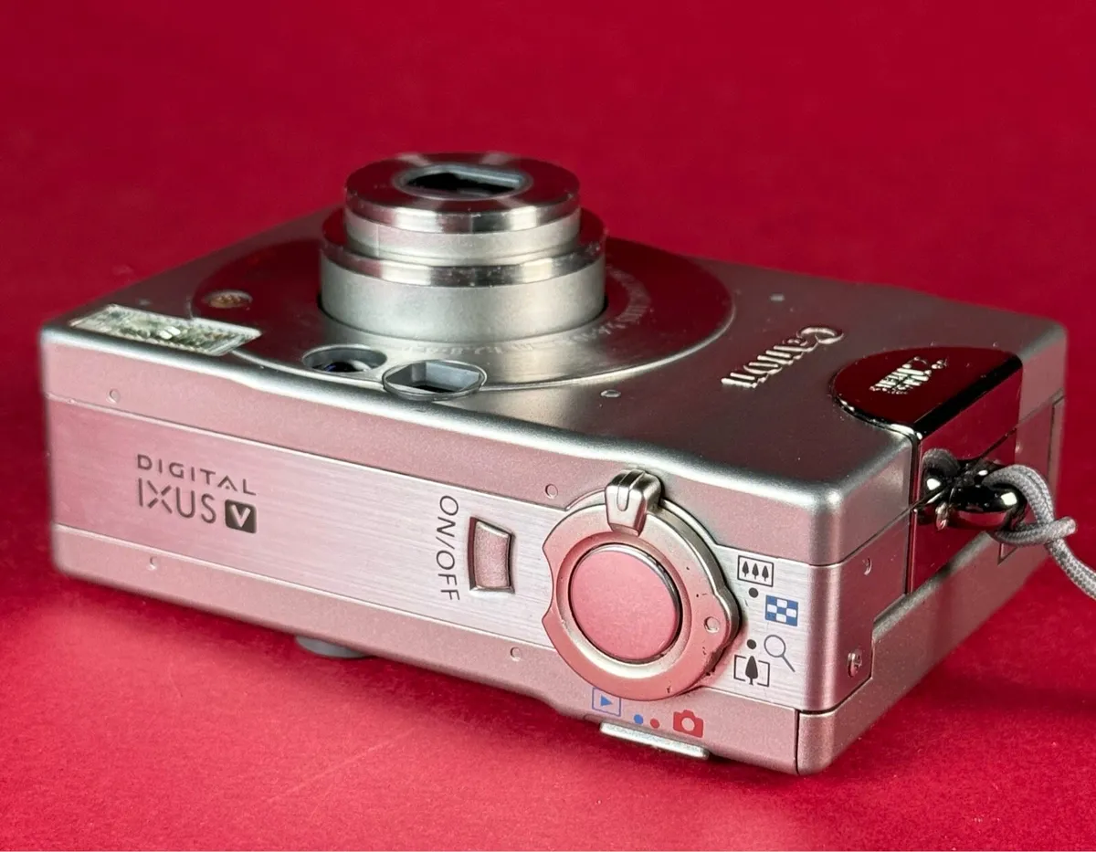 Canon IXUS V 2.1MP Compact Digital Camera - Image 4
