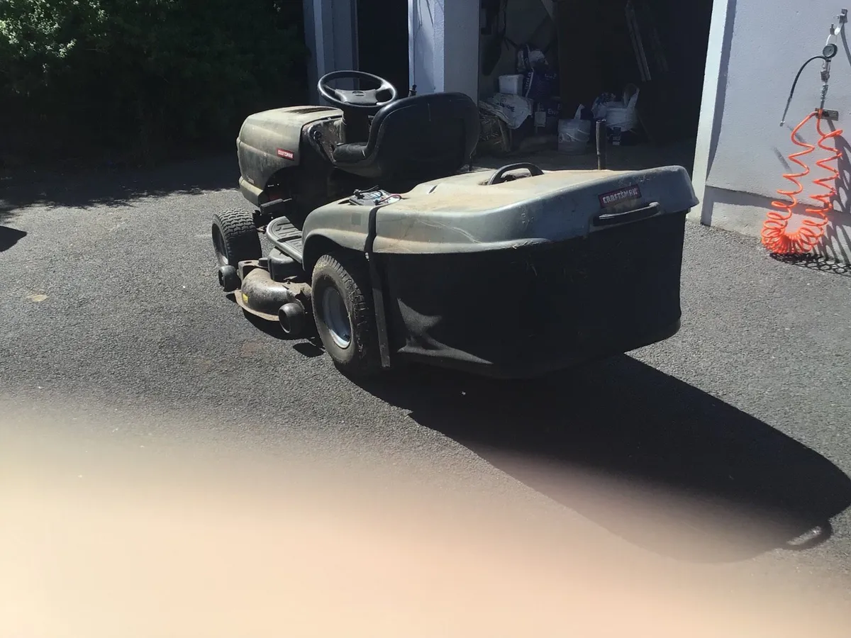Craftsman 20HP hydro ride on lawnmower - Image 4