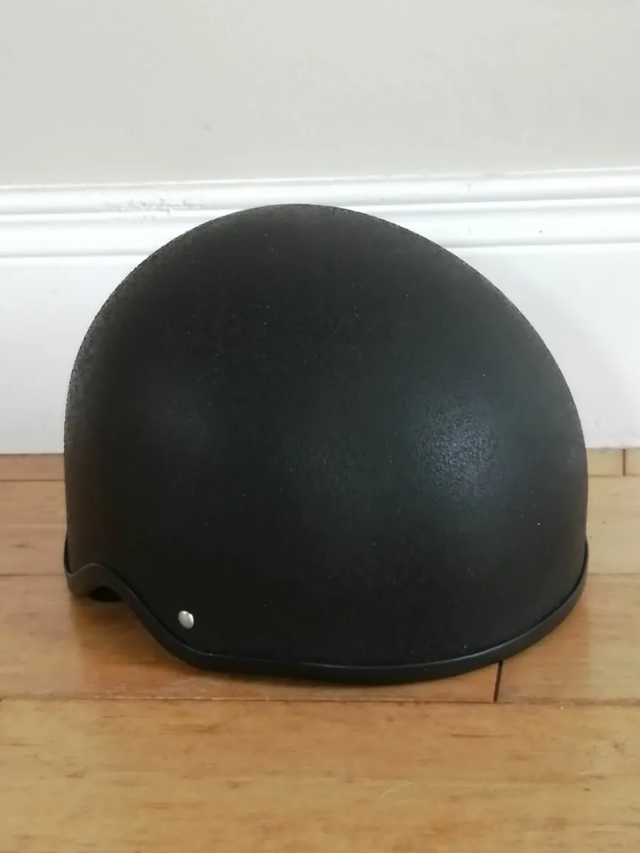 Champion helmet. Unused. - Image 1