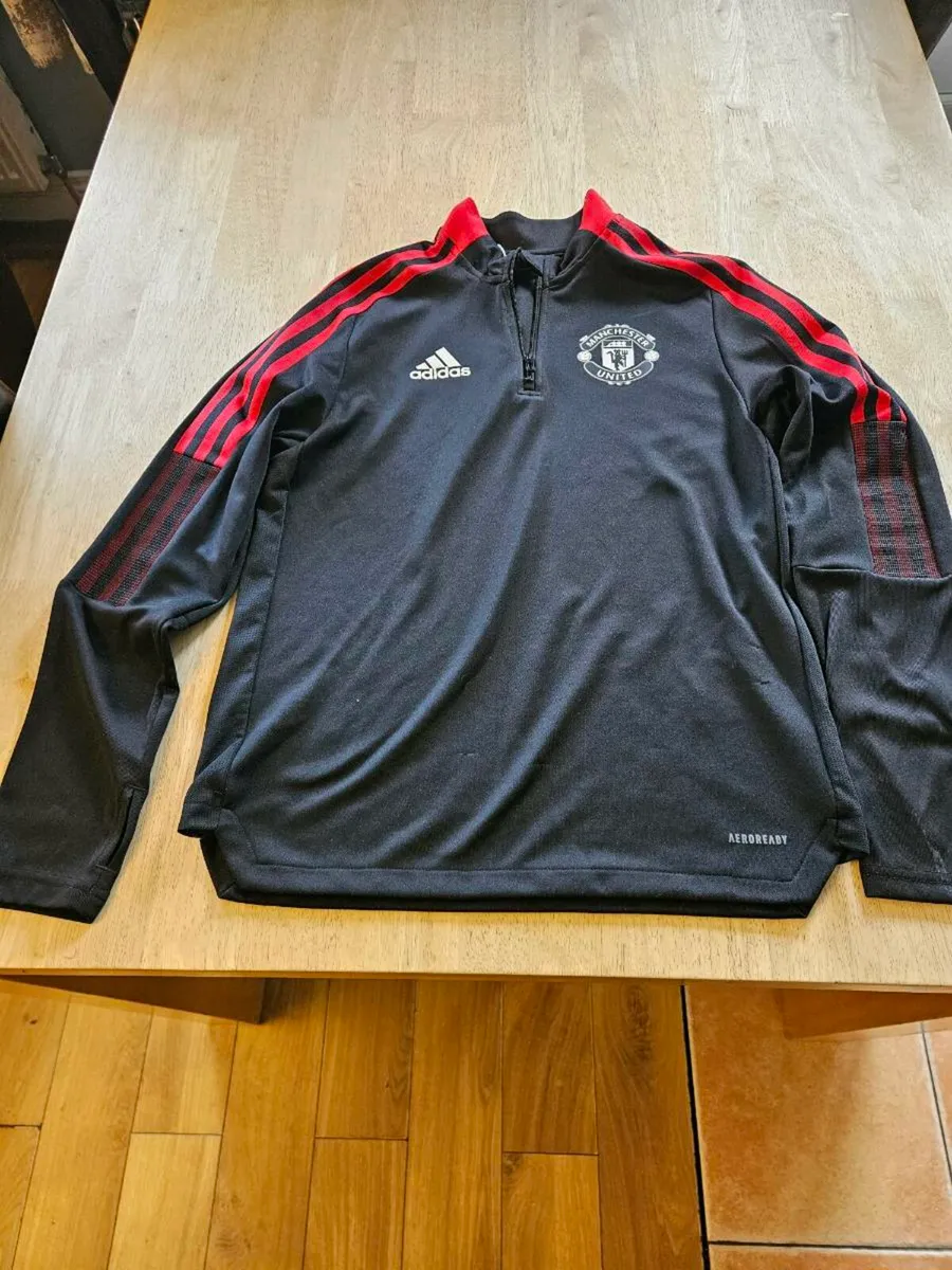 Man utd tracksuit - Image 1