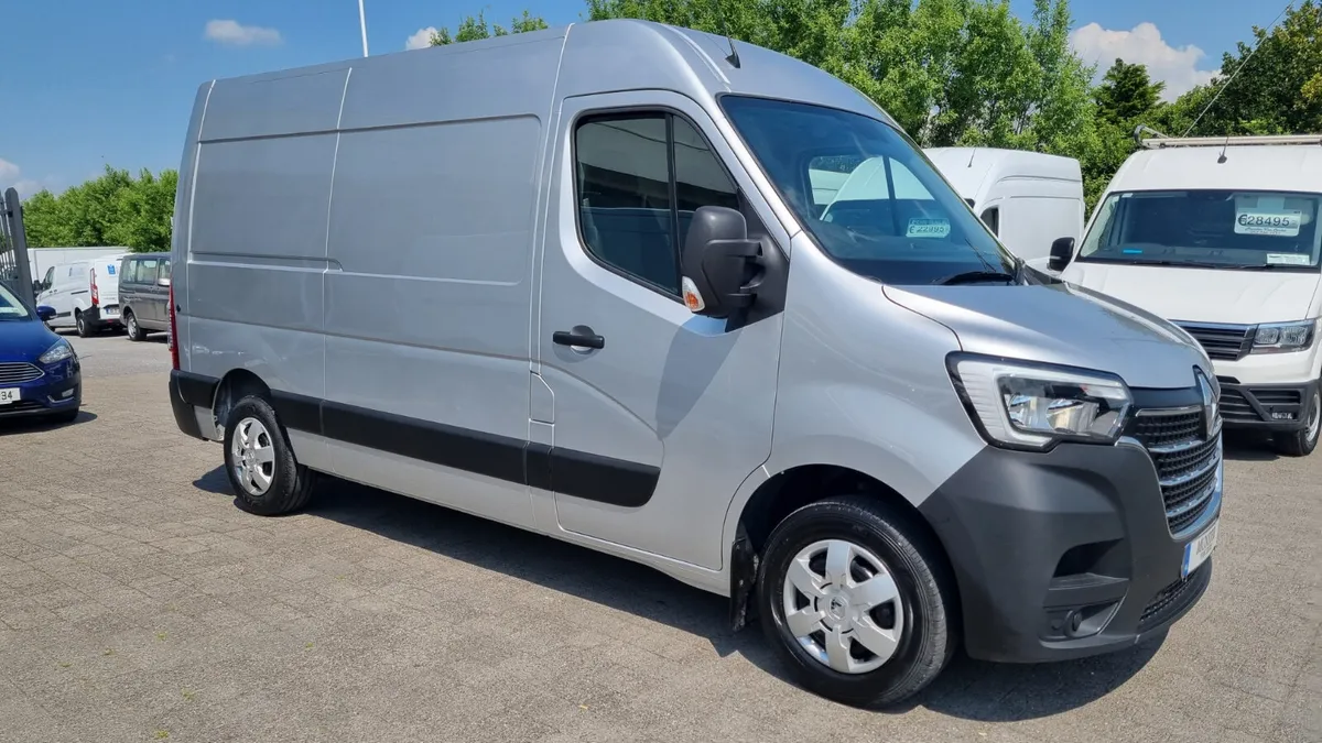 231 RENAULT MASTER MWB WITH A/C, 33K MILES GRADE 1 - Image 2