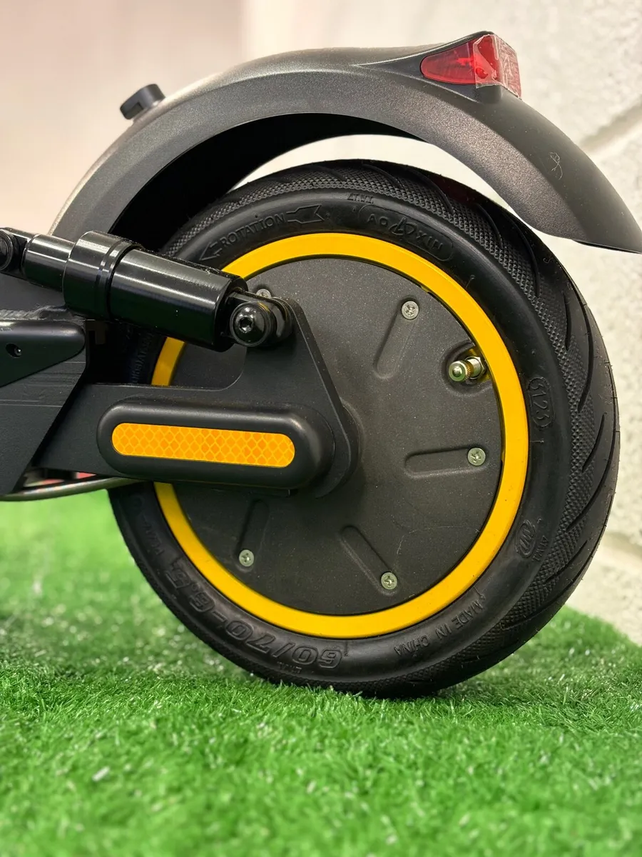 Electric Scooter - Aovo Pro ESMAX - Image 4