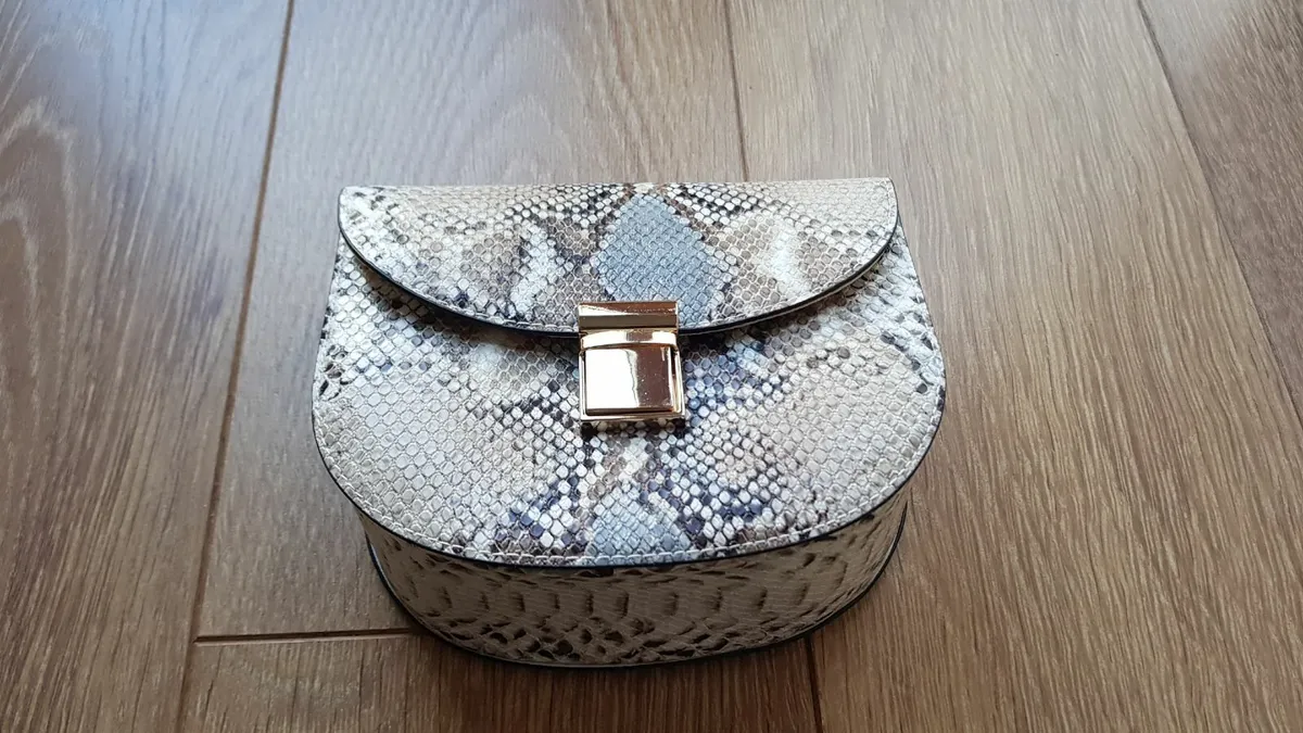 Handbag - BRAND NEW+ wedge sandals - Image 2