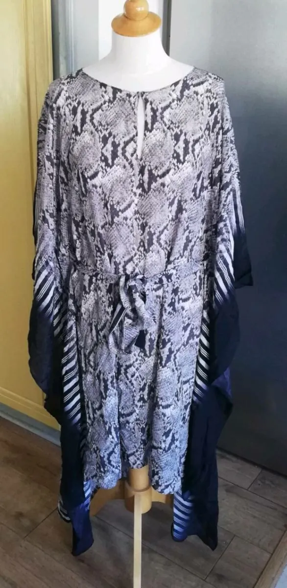 100% SILK Morrocan Italian Large ladies dress - Image 1