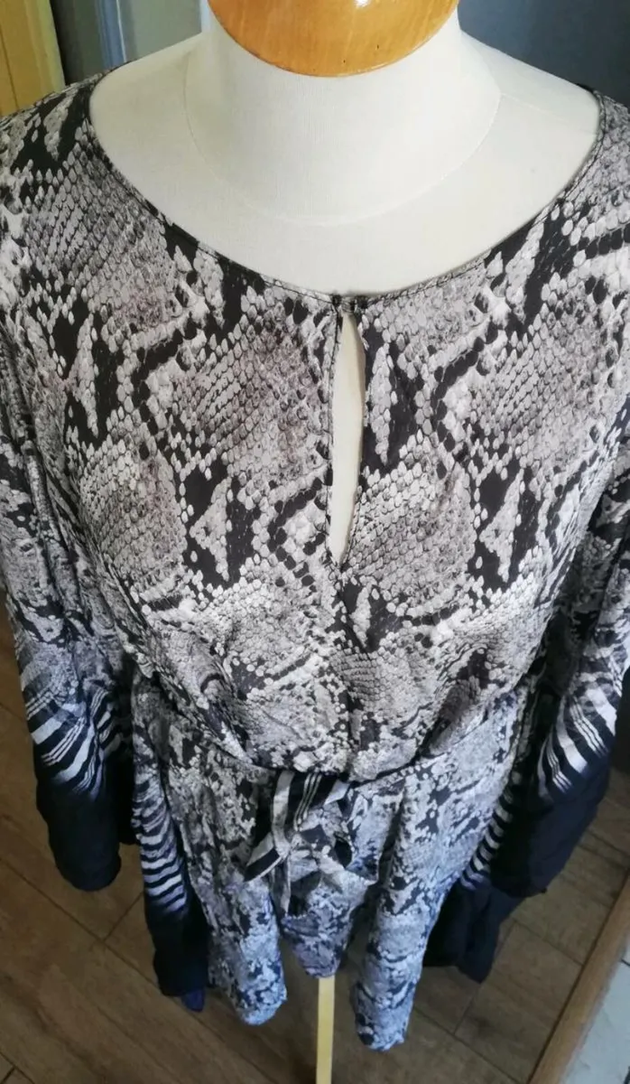 100% SILK Morrocan Italian Large ladies dress - Image 2