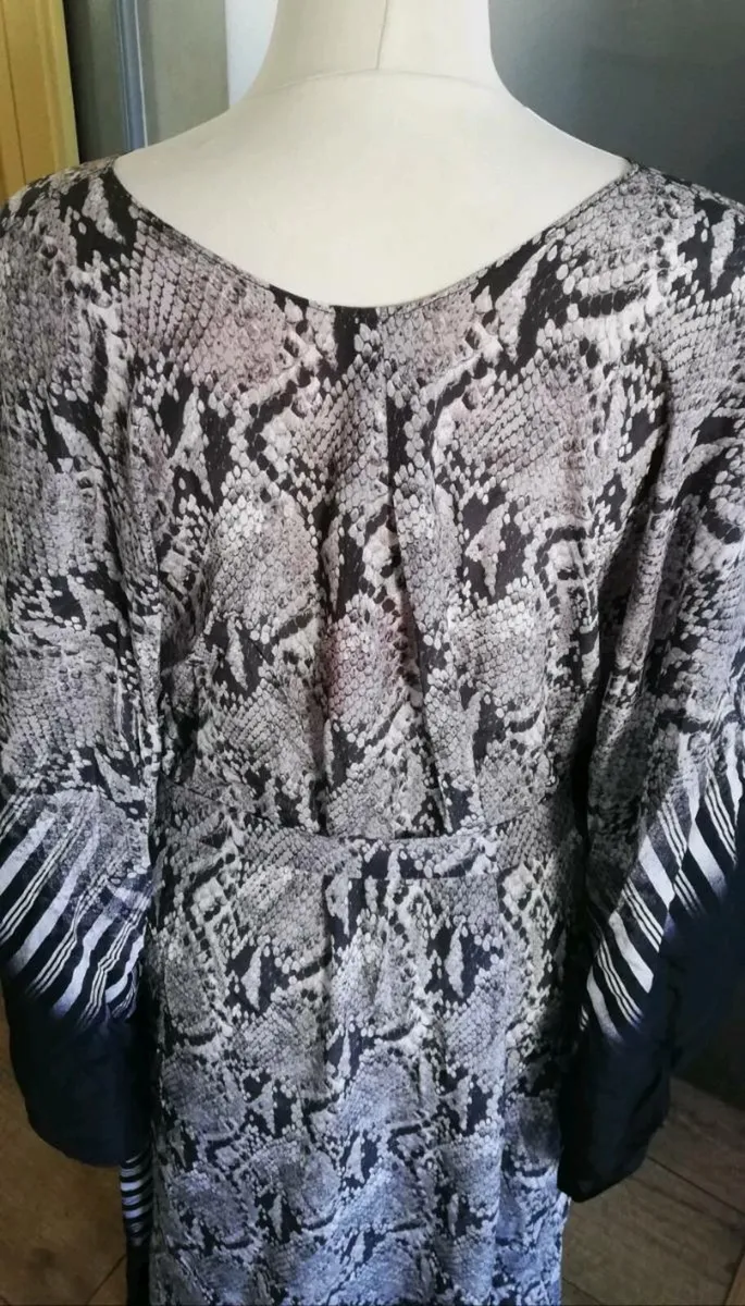 100% SILK Morrocan Italian Large ladies dress - Image 3