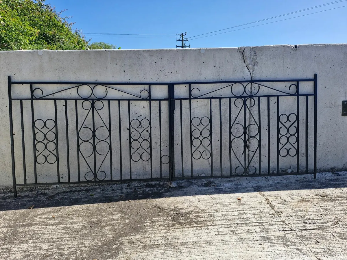 Entrance gates - Image 1