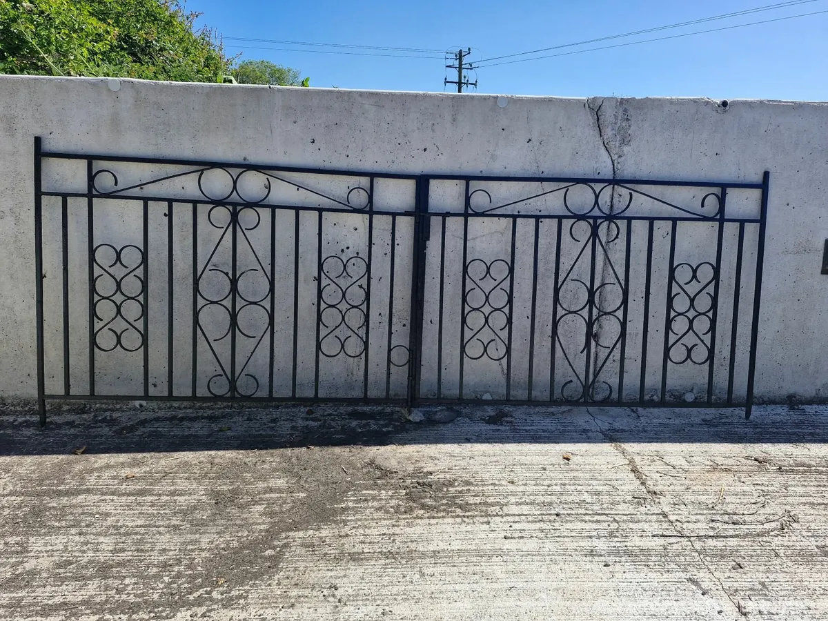 Entrance gates - Image 2