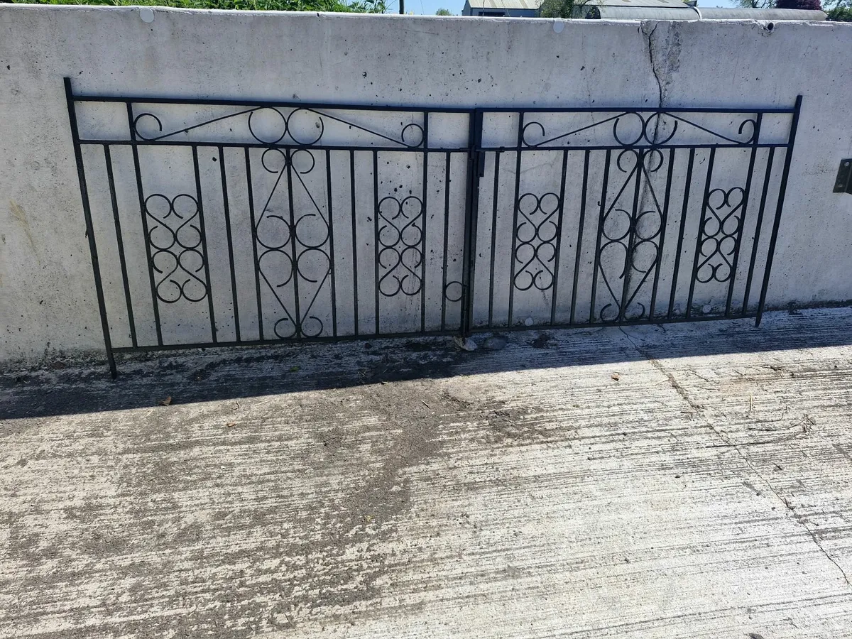Entrance gates - Image 3