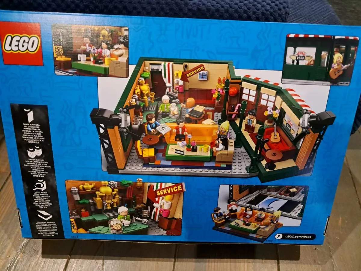 LEGO Ideas set 21319 Friends Central Perk - Image 2