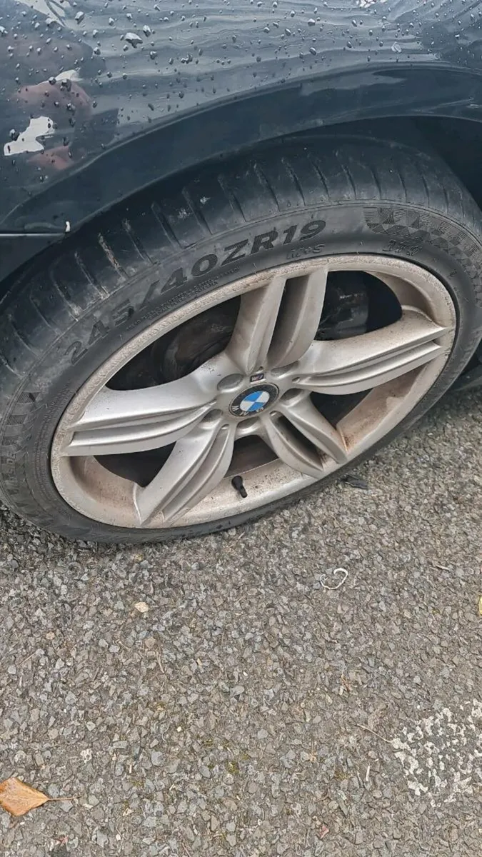 BMW F10 19" 351m ALLOYS WITH TYRES - Image 4