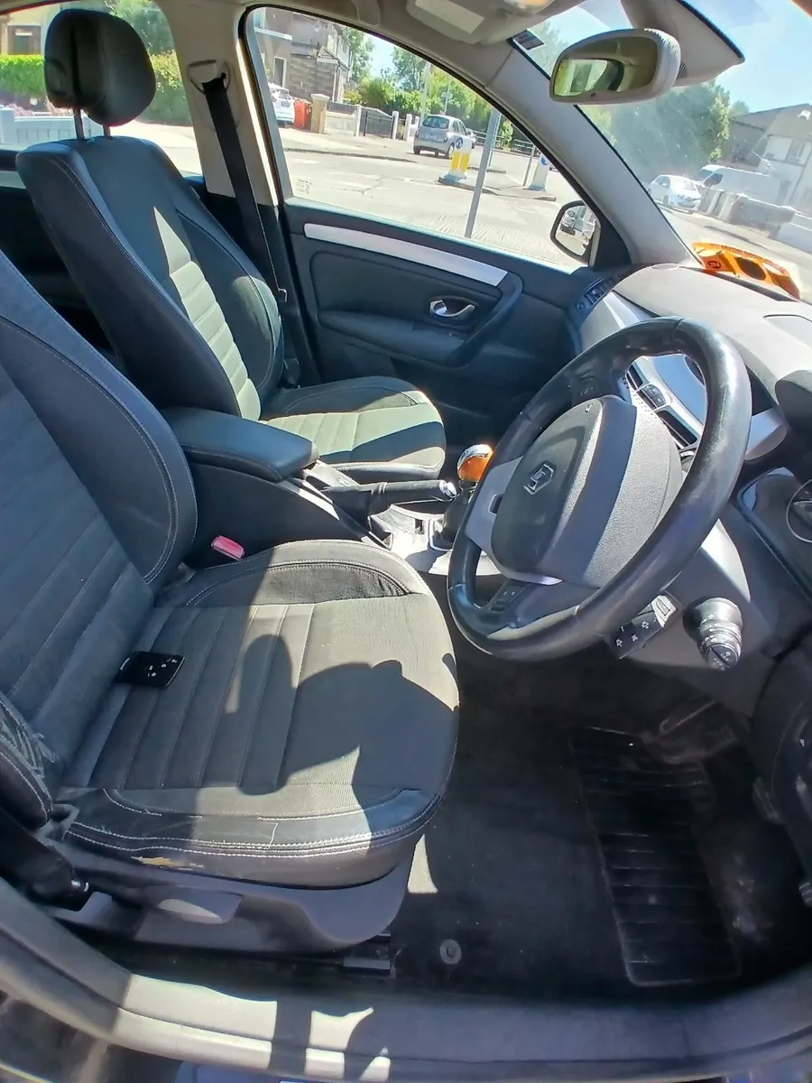 Renault Laguna 2009 - Image 2