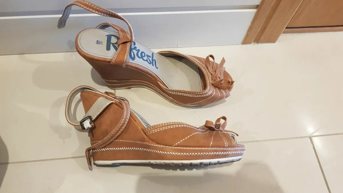 ladies wedges shoeladies wedges shoes-  size 39 - Image 1