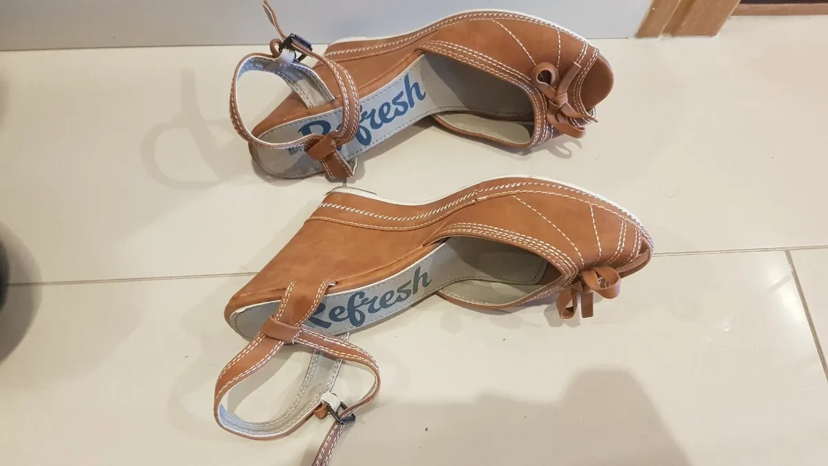 ladies wedges shoeladies wedges shoes-  size 39 - Image 3