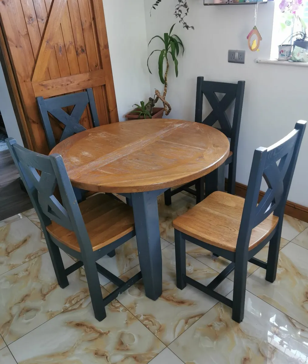 Dining table with 4 chairs - Image 1