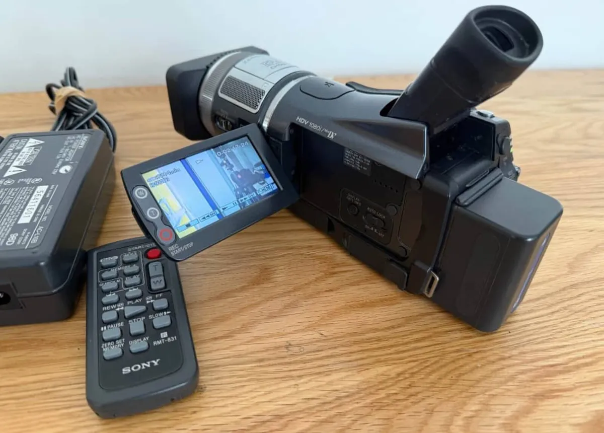 Sony HDR-HC1E Camcorder - Image 2