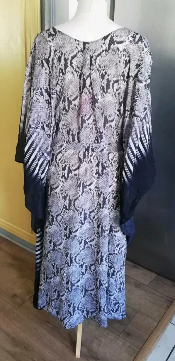 100% SILK Morrocan Italian Large ladies dress - Image 4