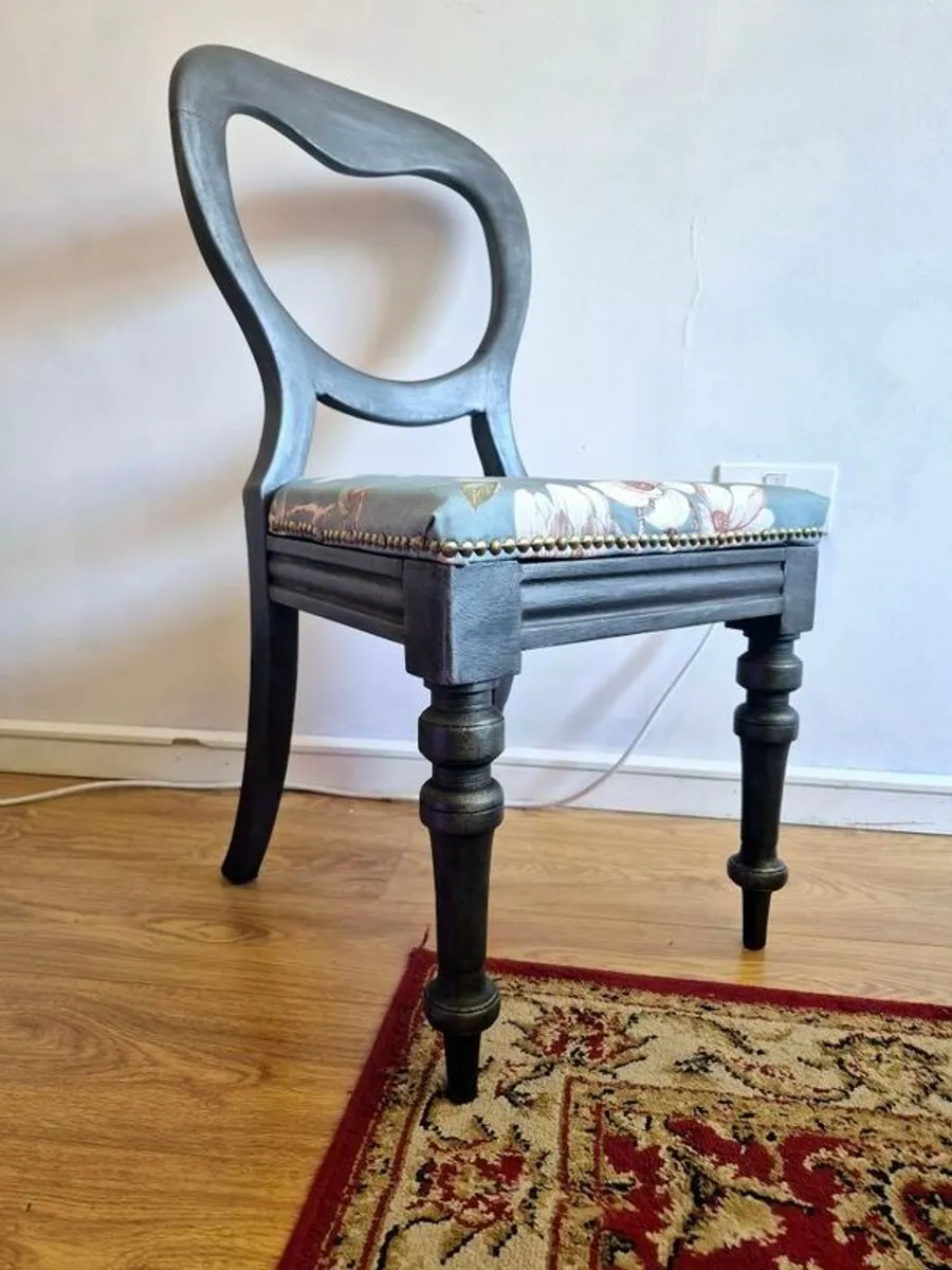 Superb Pair of 19th Century Victorian antique ballon back chairs - Image 4