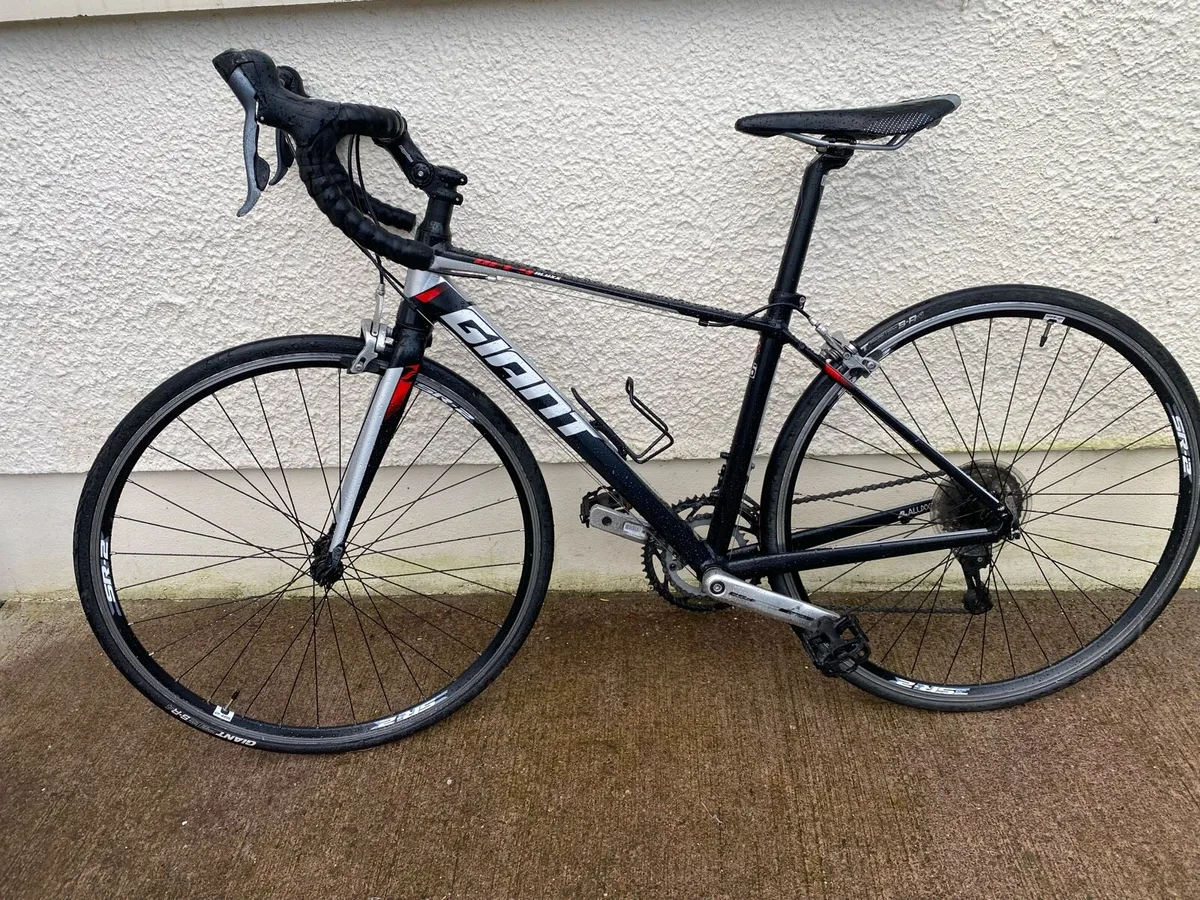 Like new Giant Defy5 700x25c wheels 16 - Image 4
