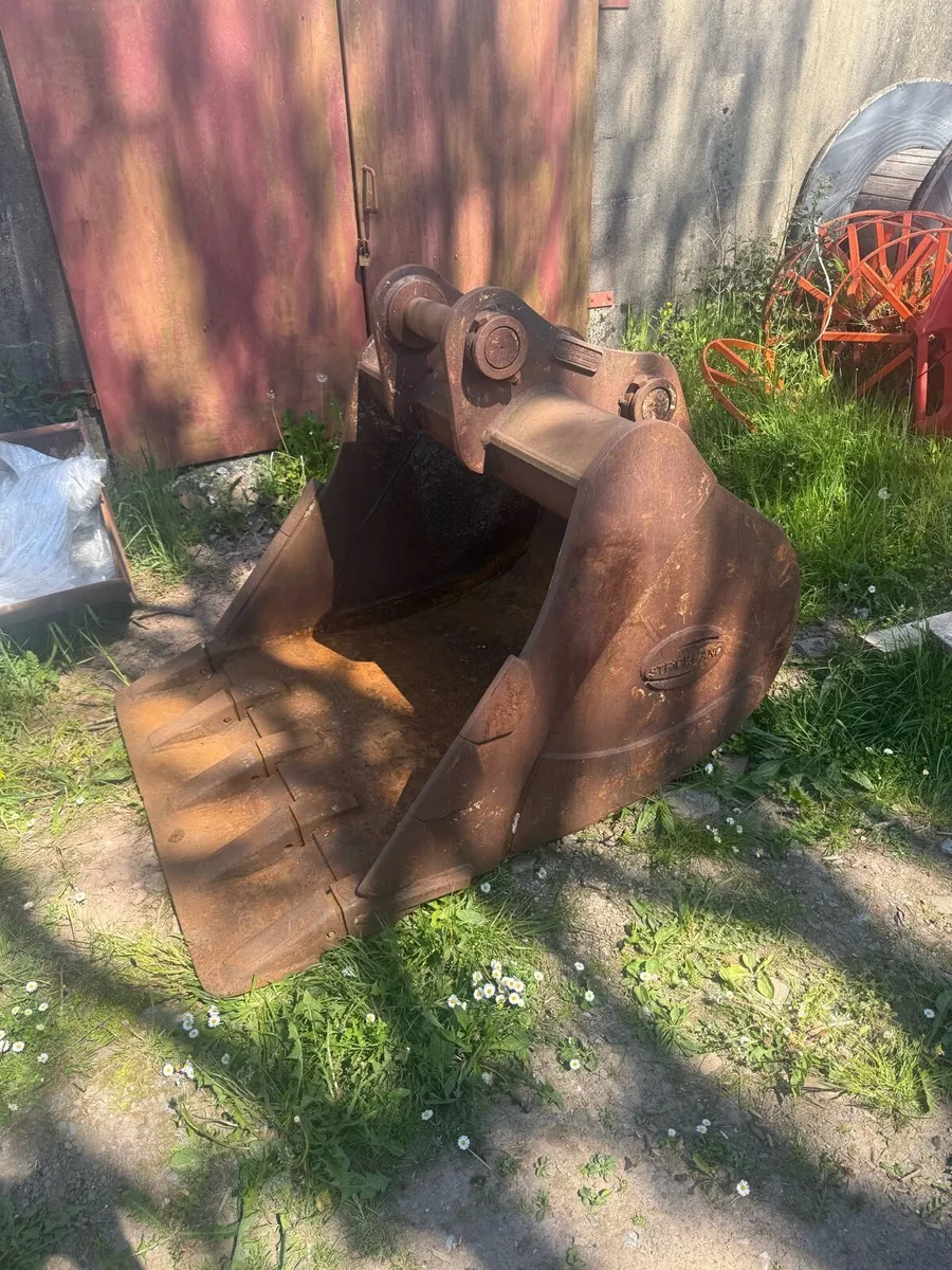 Strickland 20t 80mm 1200mm/48” digging bucket - Image 1