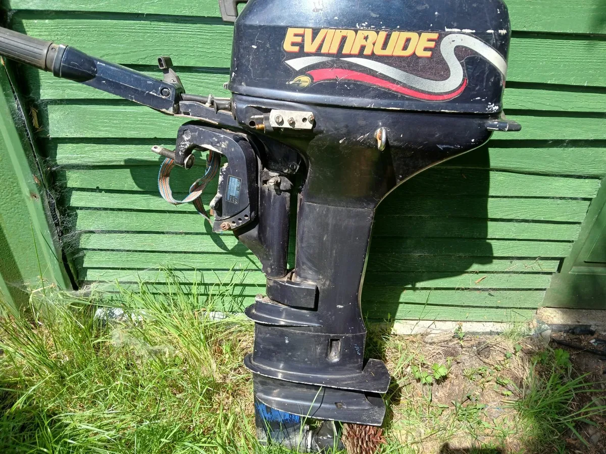 6 HP Evinrude outboard - Image 3