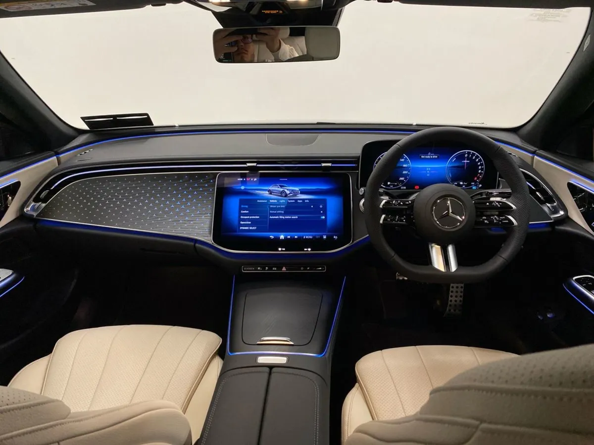 Mercedes-Benz E-Class E 300 E AMG Edition Plus - Image 4