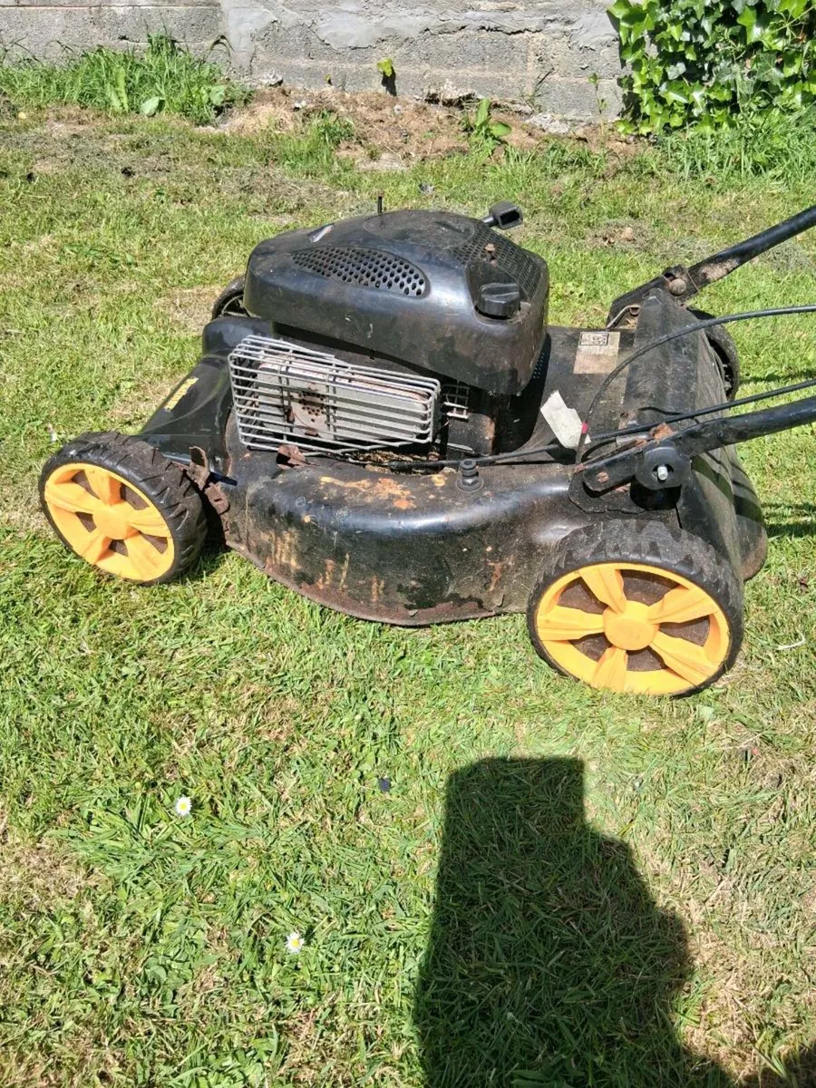 2 Lawn mowers for parts . - Image 1