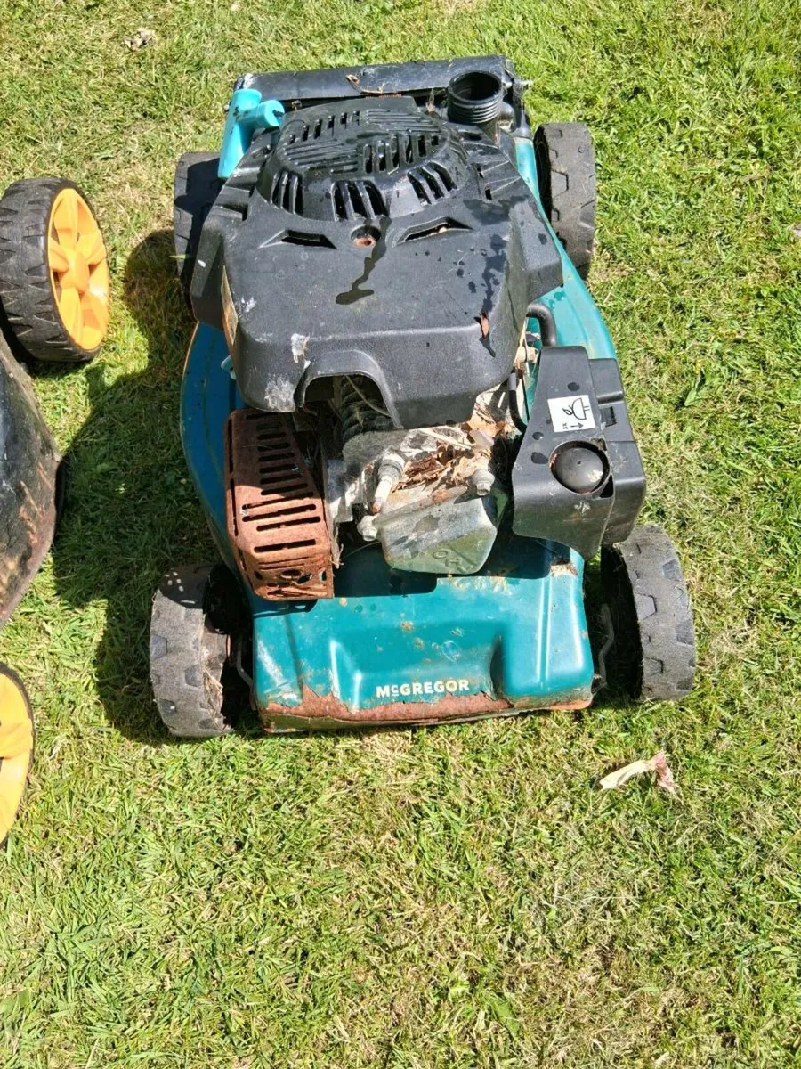 2 Lawn mowers for parts . - Image 4