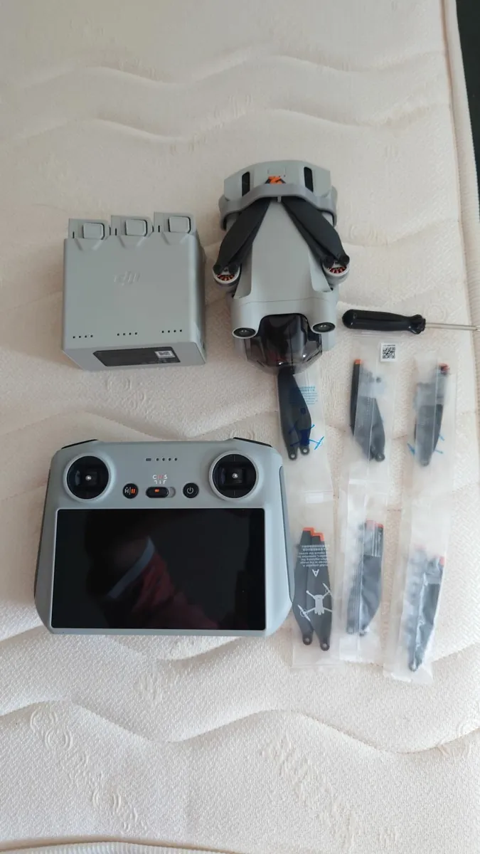 Drone Dji Air 3 Pro Fly More Combo Rc2 - Image 1