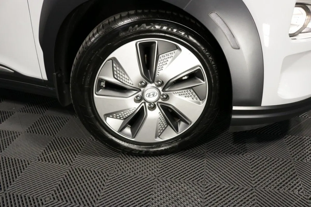 Hyundai Kona Electric Premium 64 kWh - Image 3