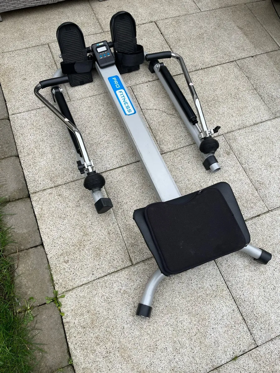 Rowing machine - Image 1
