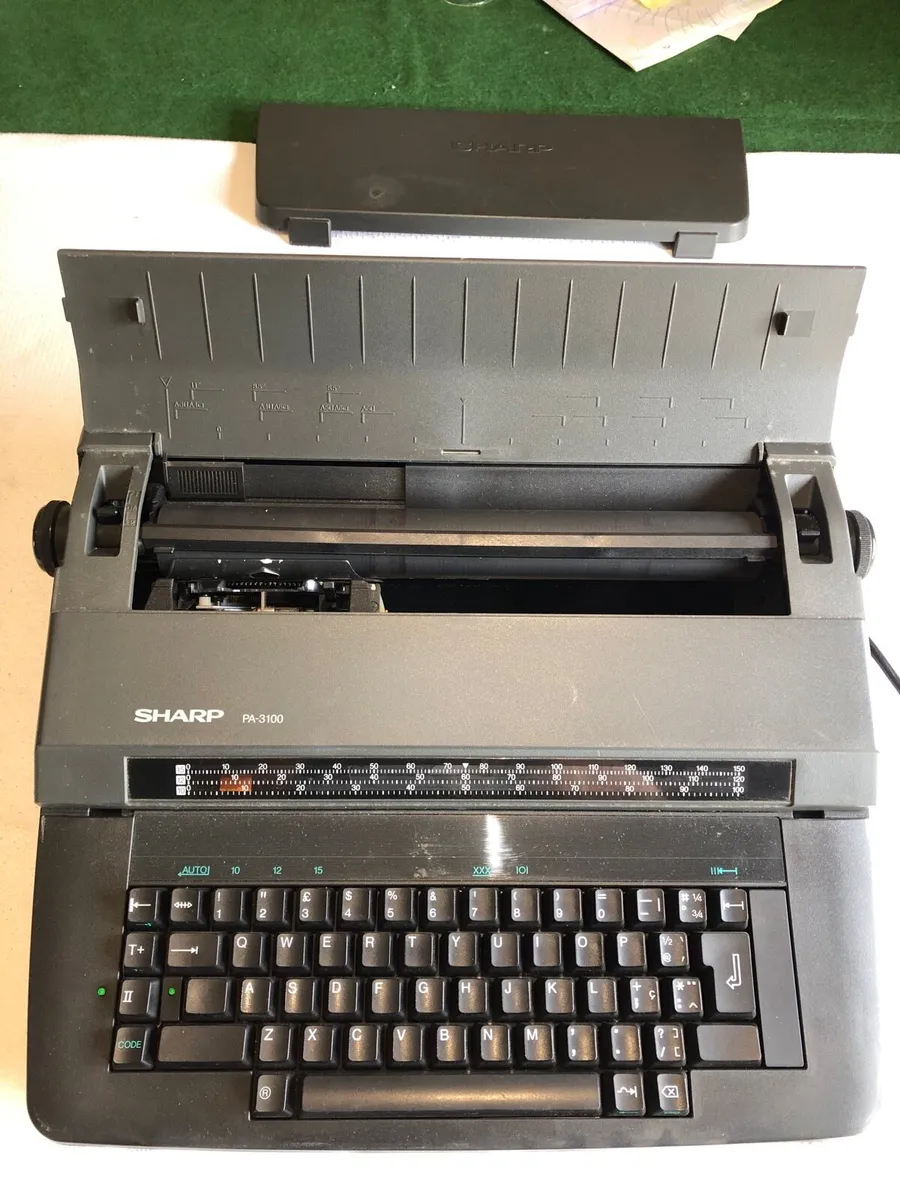 Electronic type writer - Image 1