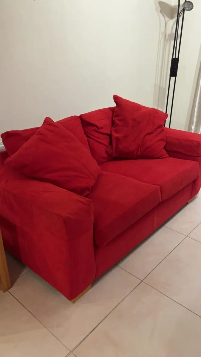 Furniture - 2 couches & coffee table - Image 2