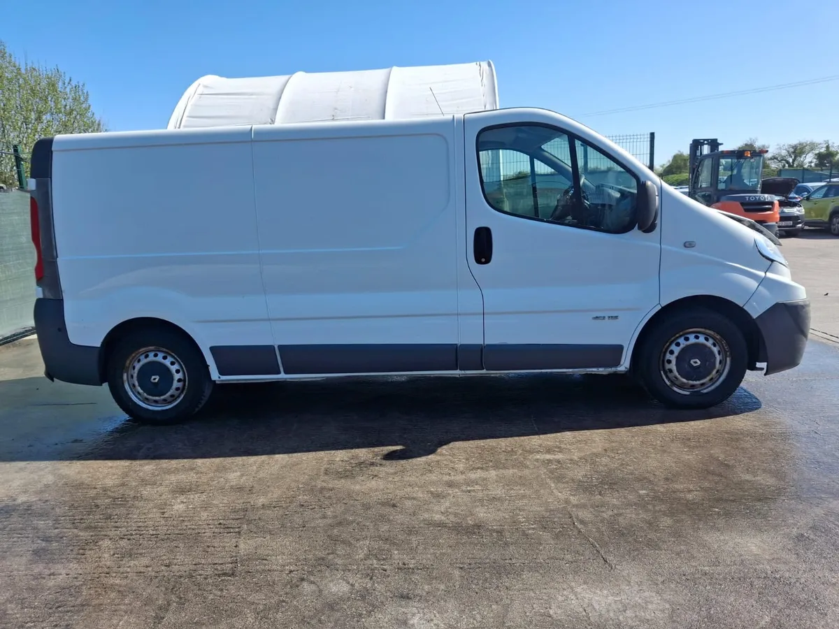 142 Renault Traffic LWB - Image 3