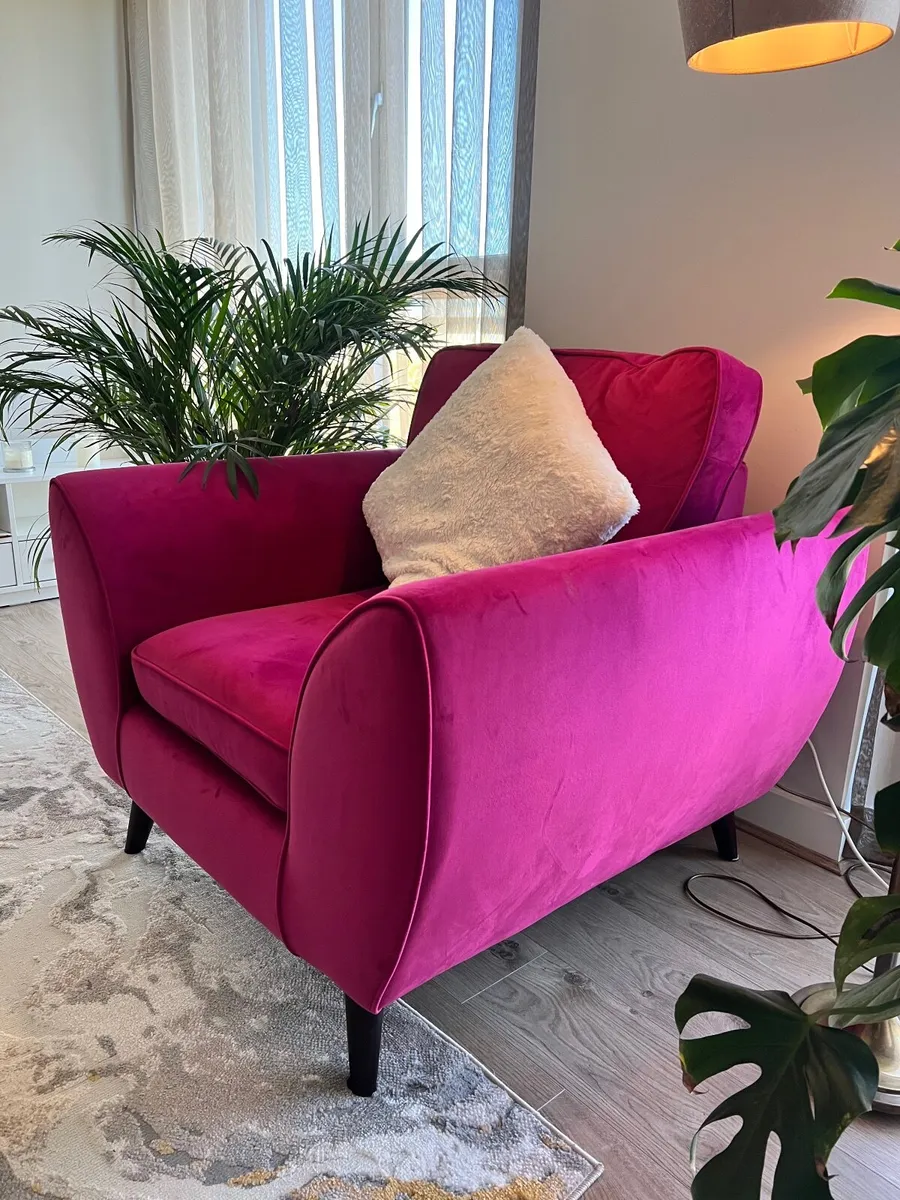 Couches - Image 4