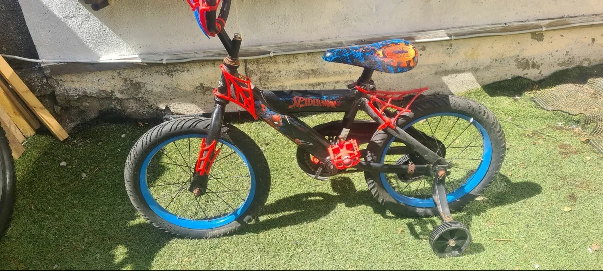 Childs Spidermans bike