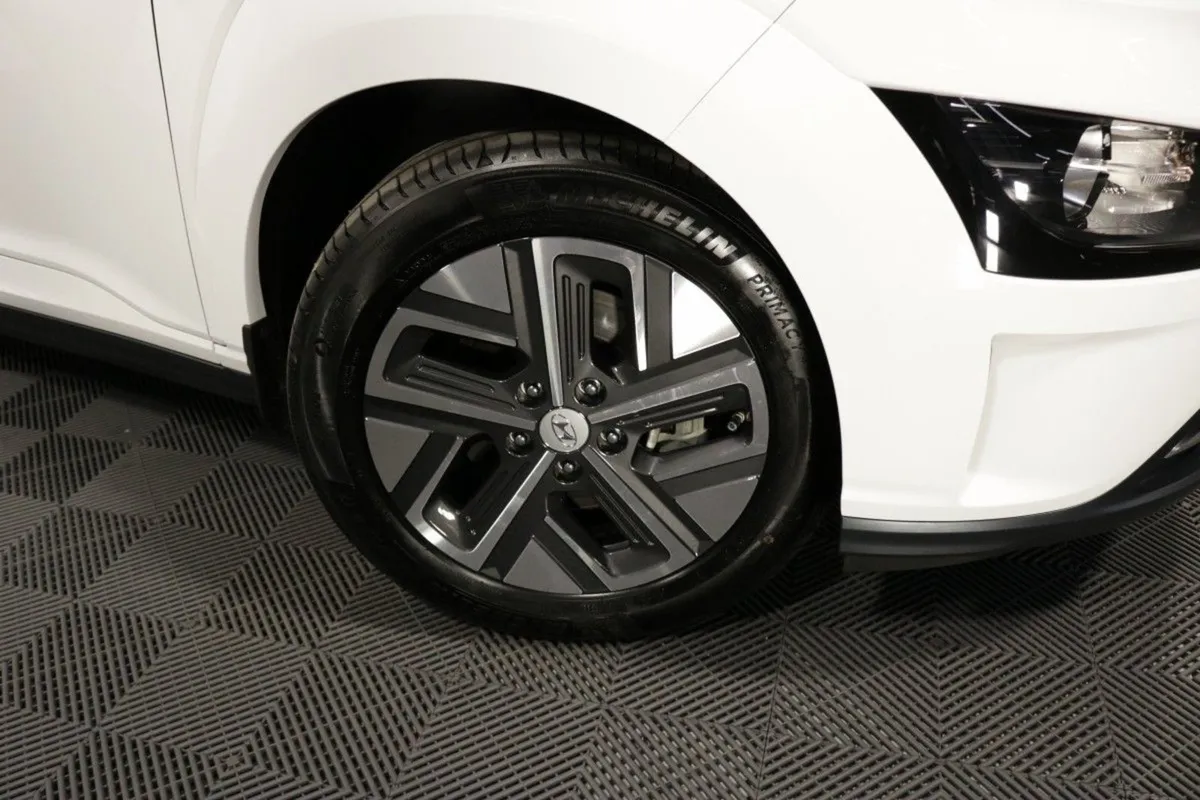Hyundai Kona Electric Premium 39 KwH EV - Image 2
