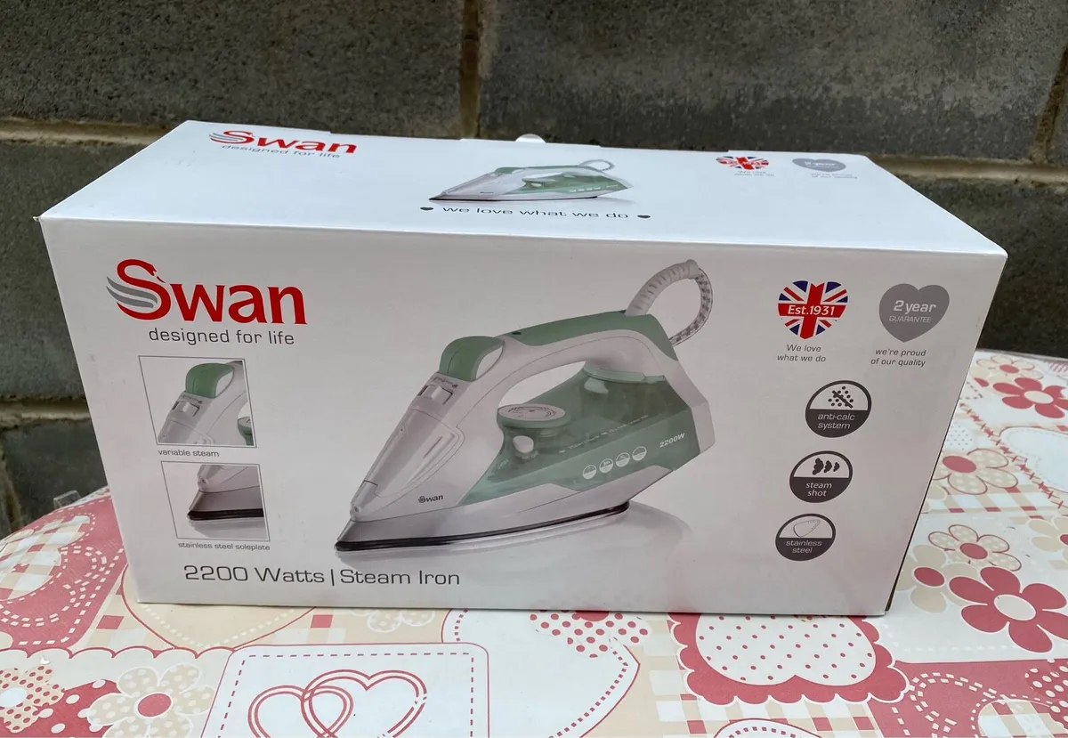 NEW IN BOX Swan Iron 2200 Watts Steam Iron - Image 1