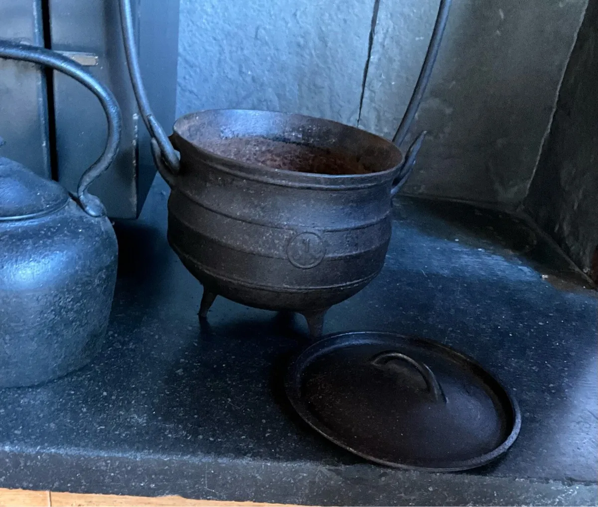 Authentic Traditional Cast Iron Pot &’Kettle - Image 3