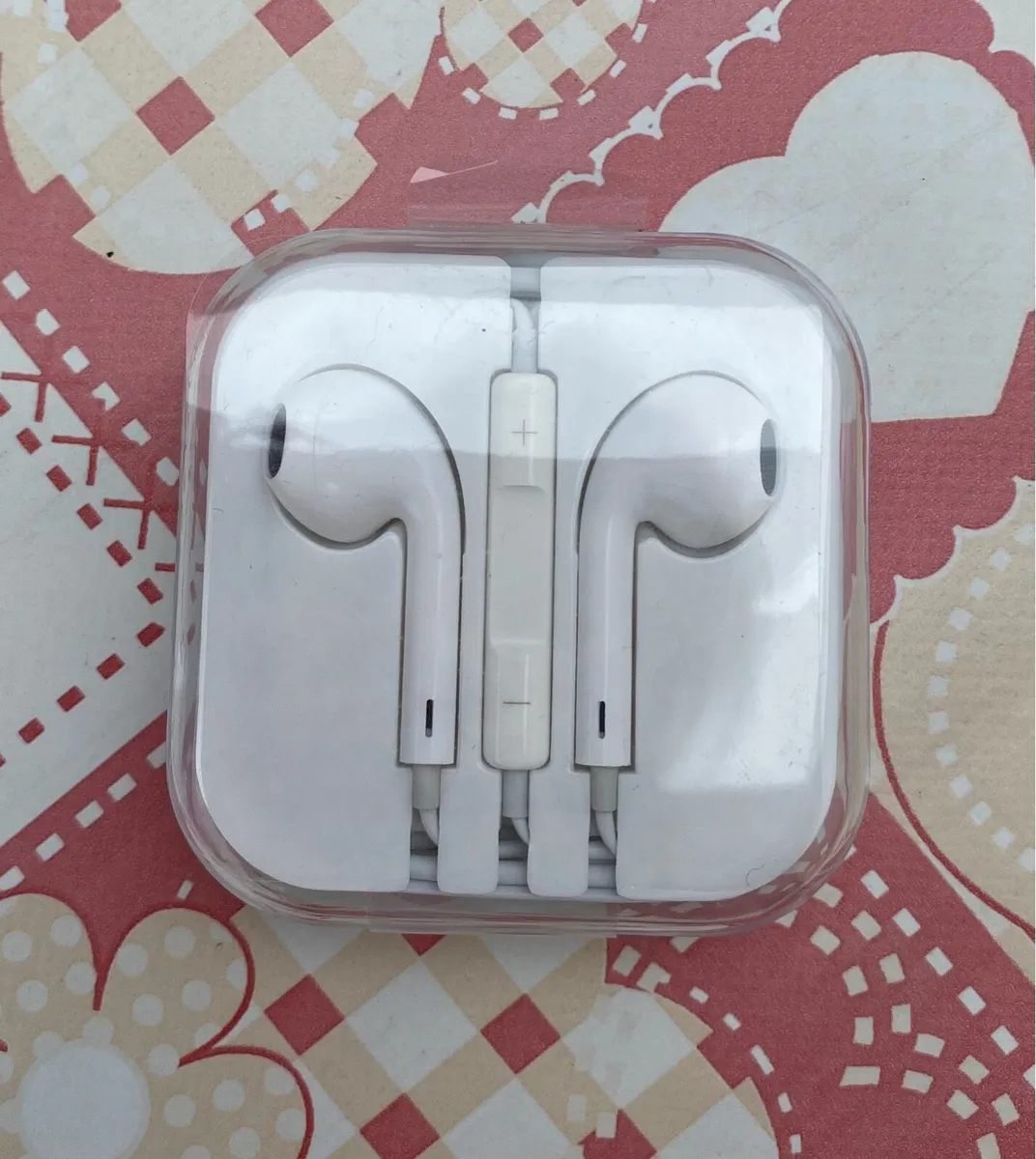 Brand New Official Apple Ear buds - Image 1